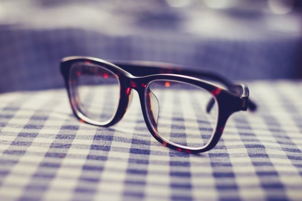 The eyeglasses keep falling and it s very messy? He showed some tips and solved the difficulties that had lasted for ten years without spending a second